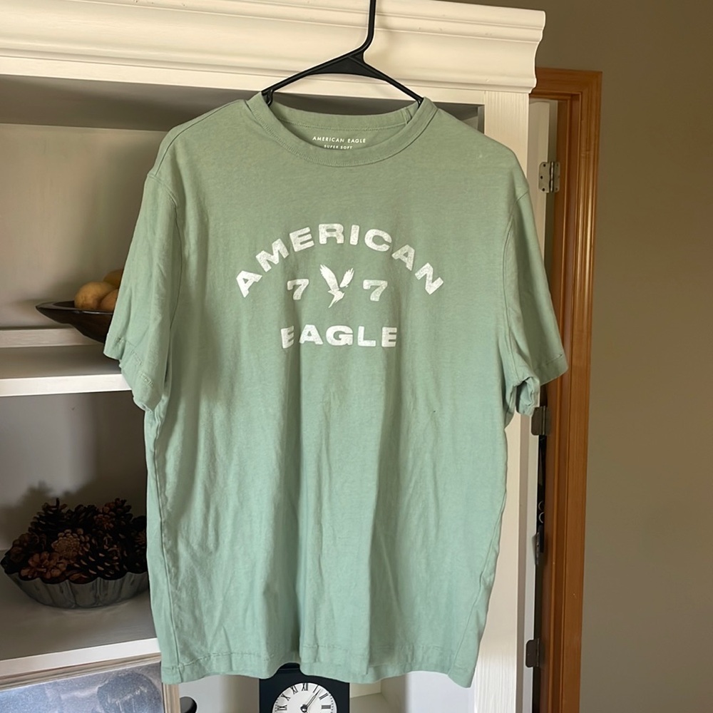 American Eagle T shirt